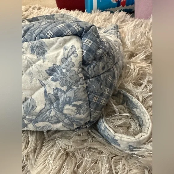 Vera Bradley Blue and White Floral Quilted Tote - Picture 6 of 7
